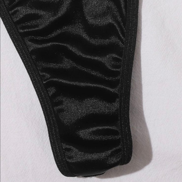 Lingerie set - Picture 3 of 3